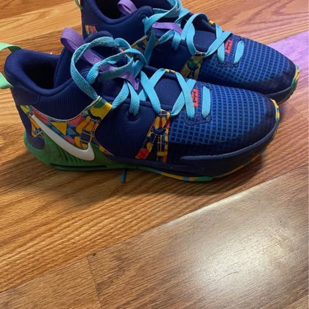 Boys Nike shoes LeBron Witness 7GS ‘Kaleidoscope’Basketball Size 6.5